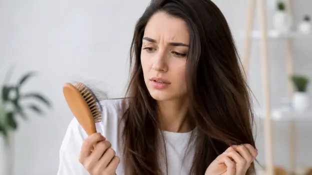 ریزش مو چرا اتفاق میافتد؟